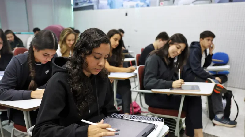 Guia do Enem é lançado com vídeos e orientações para estudantes
