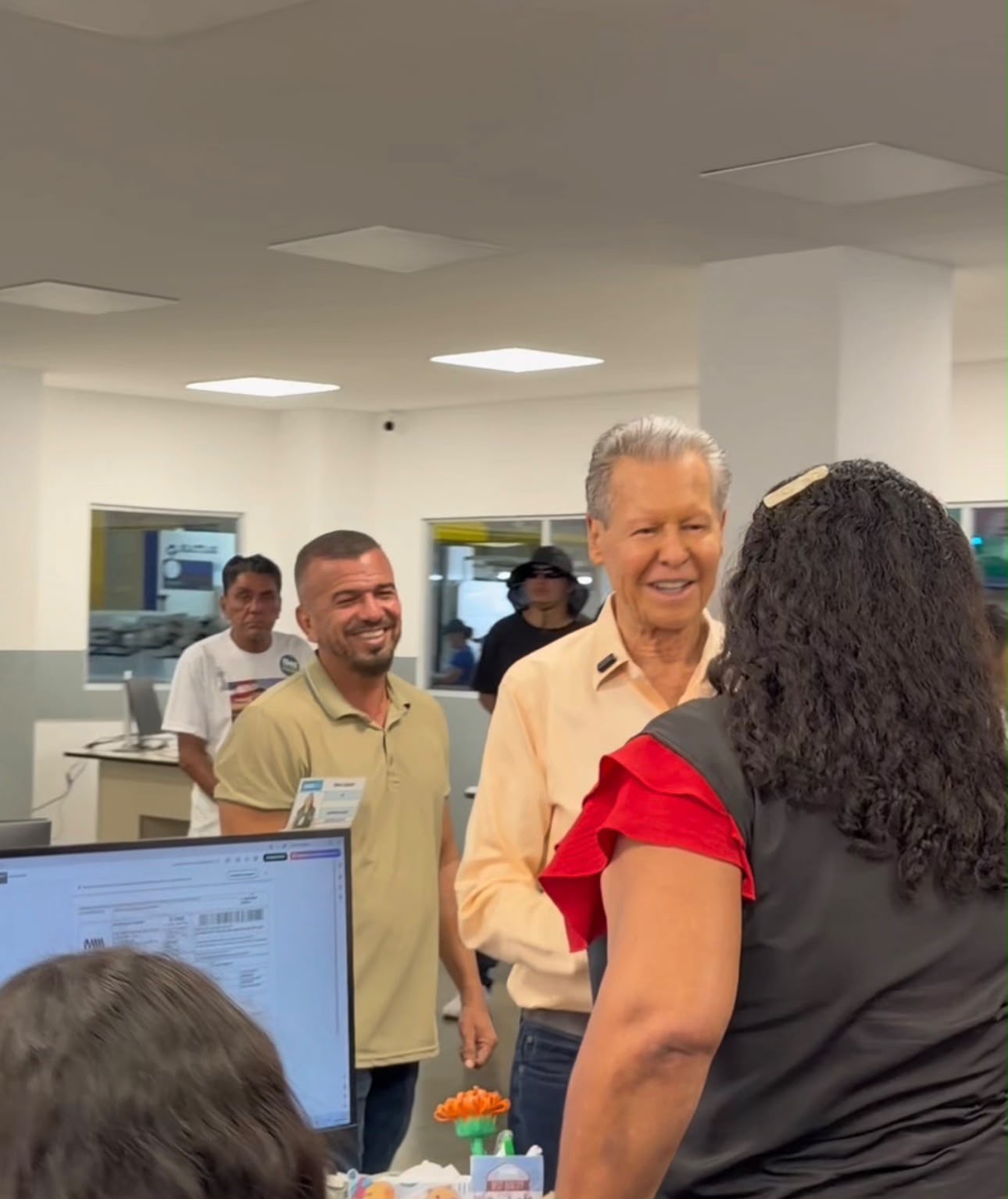 Arthur Virgílio Neto reforça defesa da Zona Franca de Manaus durante visita à indústria de plásticos no Distrito Industrial