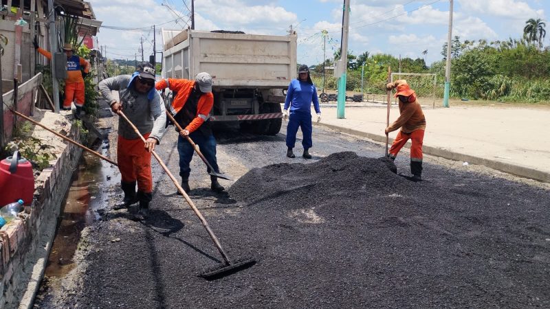Prefeitura de Manaus aplica 40 toneladas de asfalto e recupera rua no Jorge Teixeira