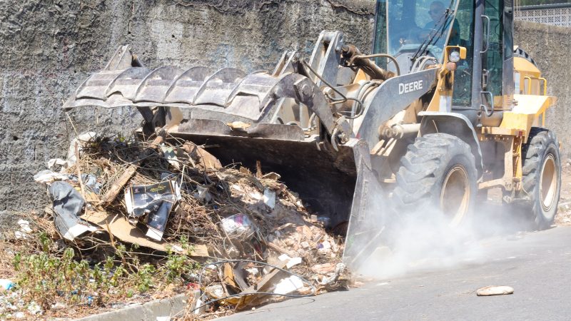 Prefeitura de Manaus intensifica combate à lixeiras irregulares com força-tarefa em 12 ruas no bairro Colônia Terra Nova