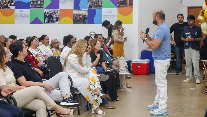 Prefeitura de Manaus promove roda de conversa para fortalecer o acolhimento a famílias de estudantes neuroatípicos