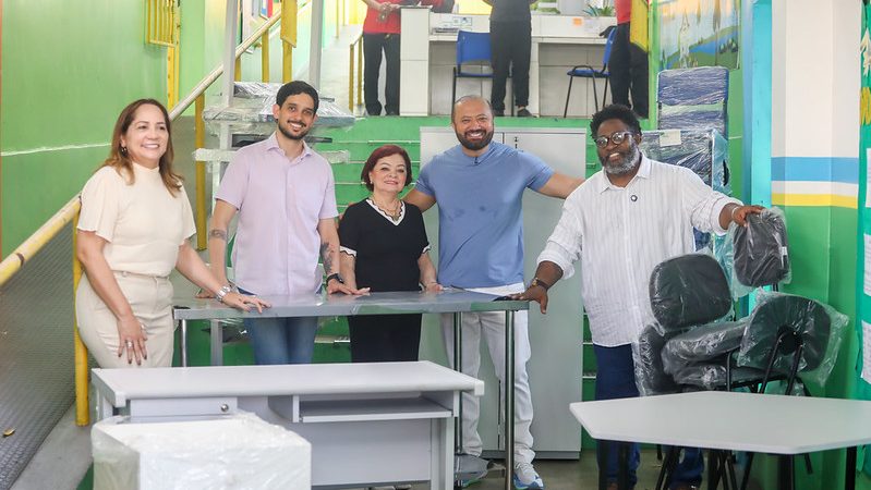 Prefeitura de Manaus equipa escola no Japiim com novos itens mobiliários e beneficia quase 1,5 mil alunos