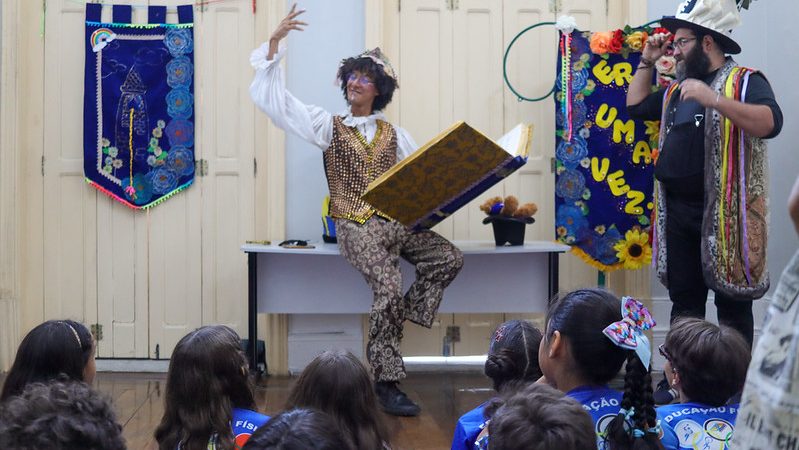 Estudantes visitam biblioteca municipal João Bosco Pantoja Evangelista e participam de contação de histórias