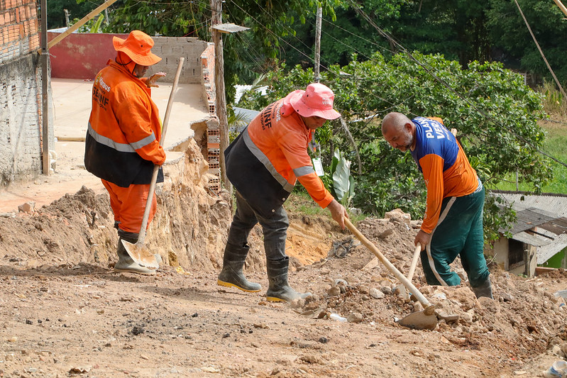 Prefeitura de Manaus avança com serviços de drenagem e infraestrutura no bairro Santa Etelvina 