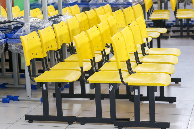 Prefeitura de Manaus entrega novos mobiliários para mais uma escola da rede municipal