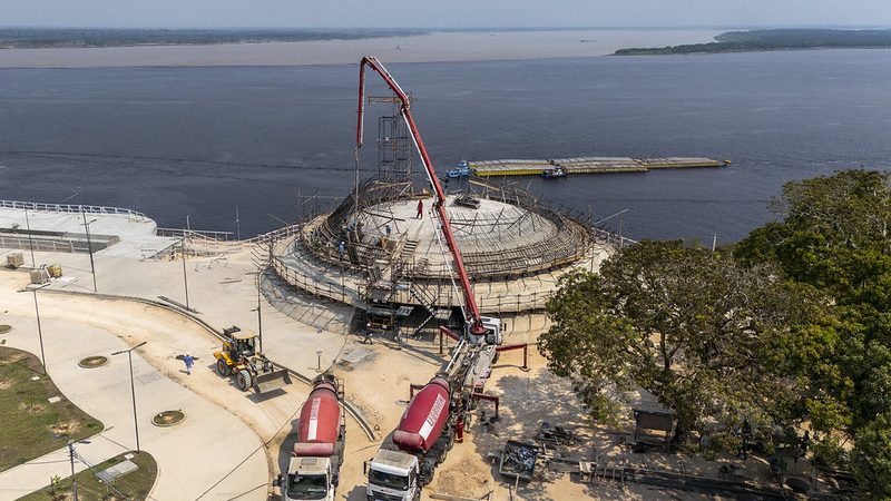 Obra de Oscar Niemeyer avança com início de concretagem de estruturas que simbolizam os rios Negro e Solimões