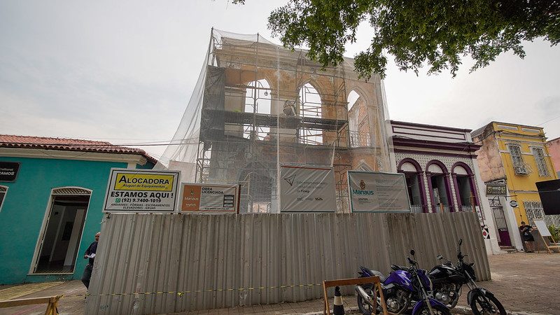 Obra do Casarão de São Vicente realizada pela prefeitura avança com recuperação da fachada, fundações e elementos metálicos