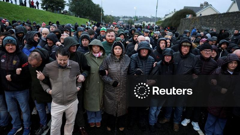 Manifestantes impedem marcha da Ordem de Orange por área católica na Irlanda do Norte