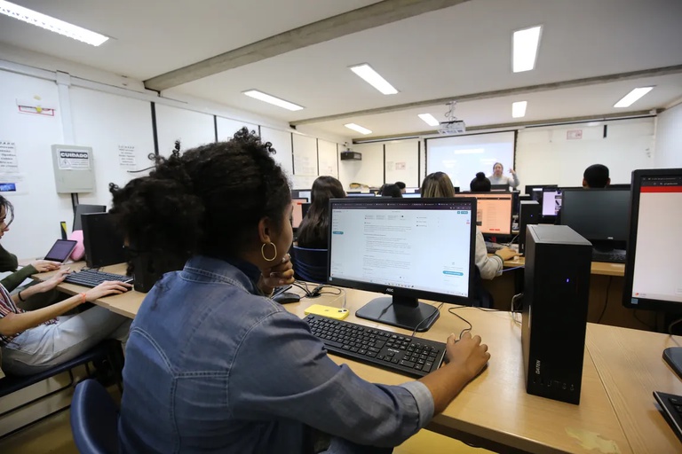 Estudantes de licenciatura podem se inscrever para receber bolsa destinada a futuros professores