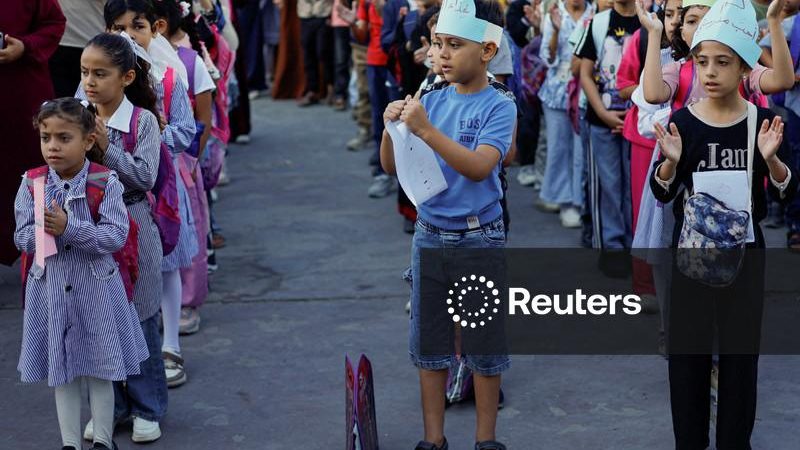 Alunos de Gaza voltam às aulas presenciais pela primeira vez em três anos
