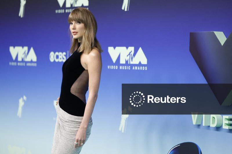 Taylor Swift faz história no VMA e dedica prêmio a Dolly Parton; Madonna domina premiação