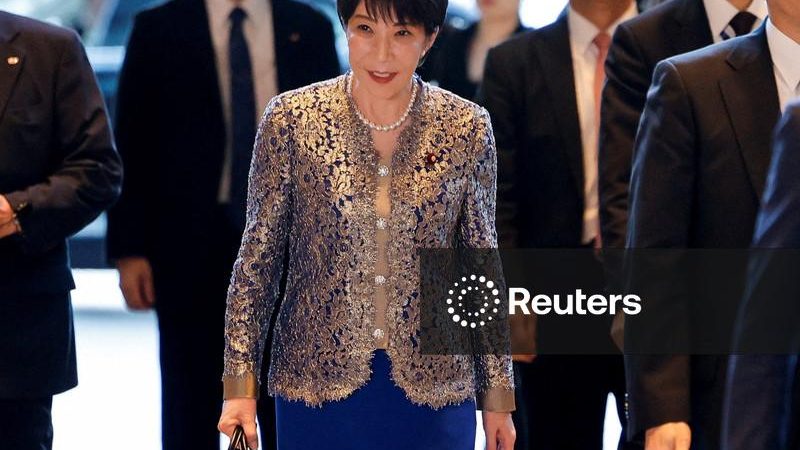 Premiê do Japão mantém ministro da Economia em reforma de gabinete e promete acelerar planos de gastos