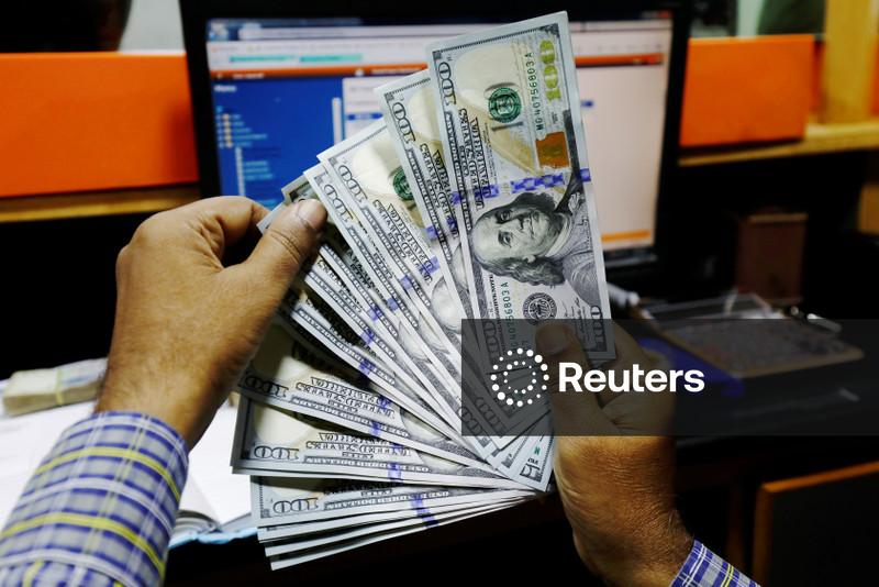 Dólar à vista fecha em baixa de 0,79%, a R$5,0892 na venda
