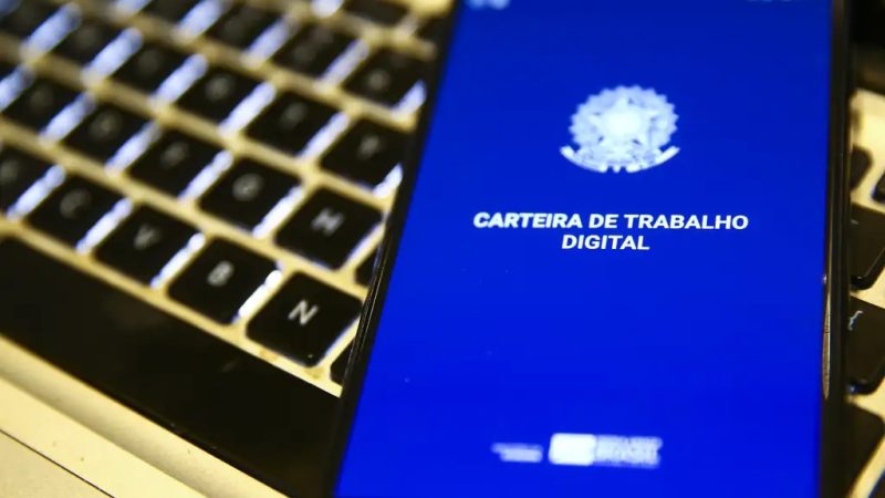 Desemprego cai no trimestre e número de pessoas ocupadas é o maior da série histórica