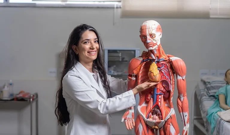 Mais de 152 mil inscritos farão o Enamed 2026 neste domingo (13)