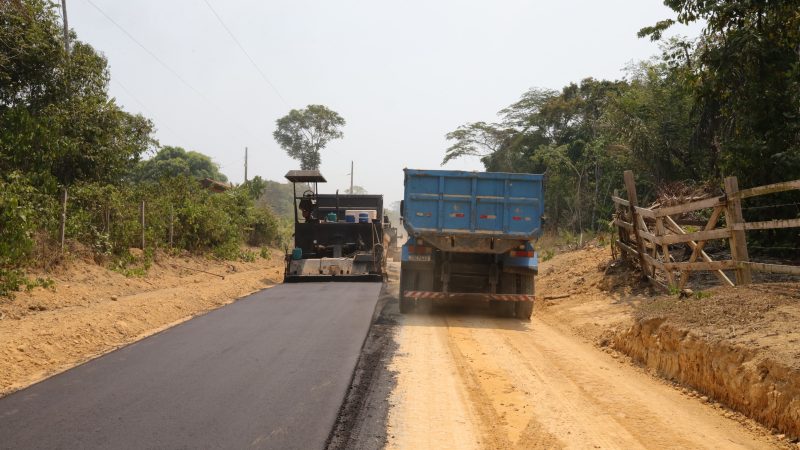 Prefeitura de Manaus inicia pavimentação no ramal do Pedreiras e melhora acesso à zona rural