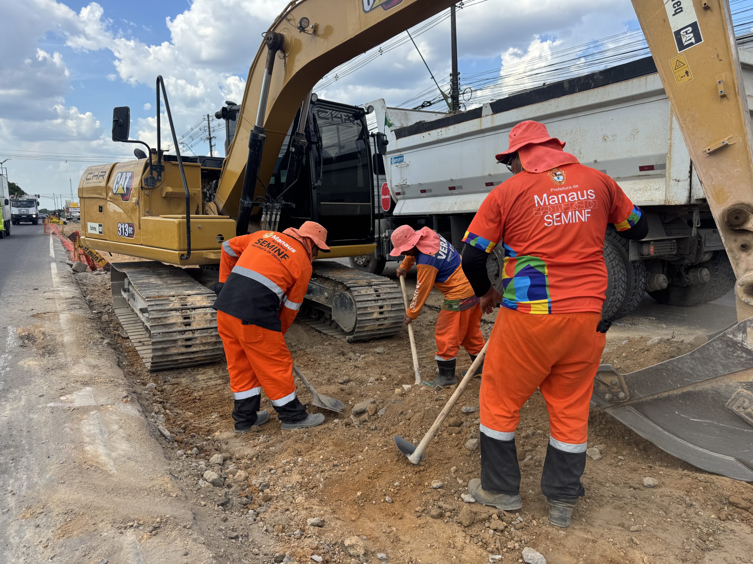 Prefeitura de Manaus inicia construção de retorno semafórico para facilitar acesso ao Parque São Pedro pela avenida Torquato Tapajós