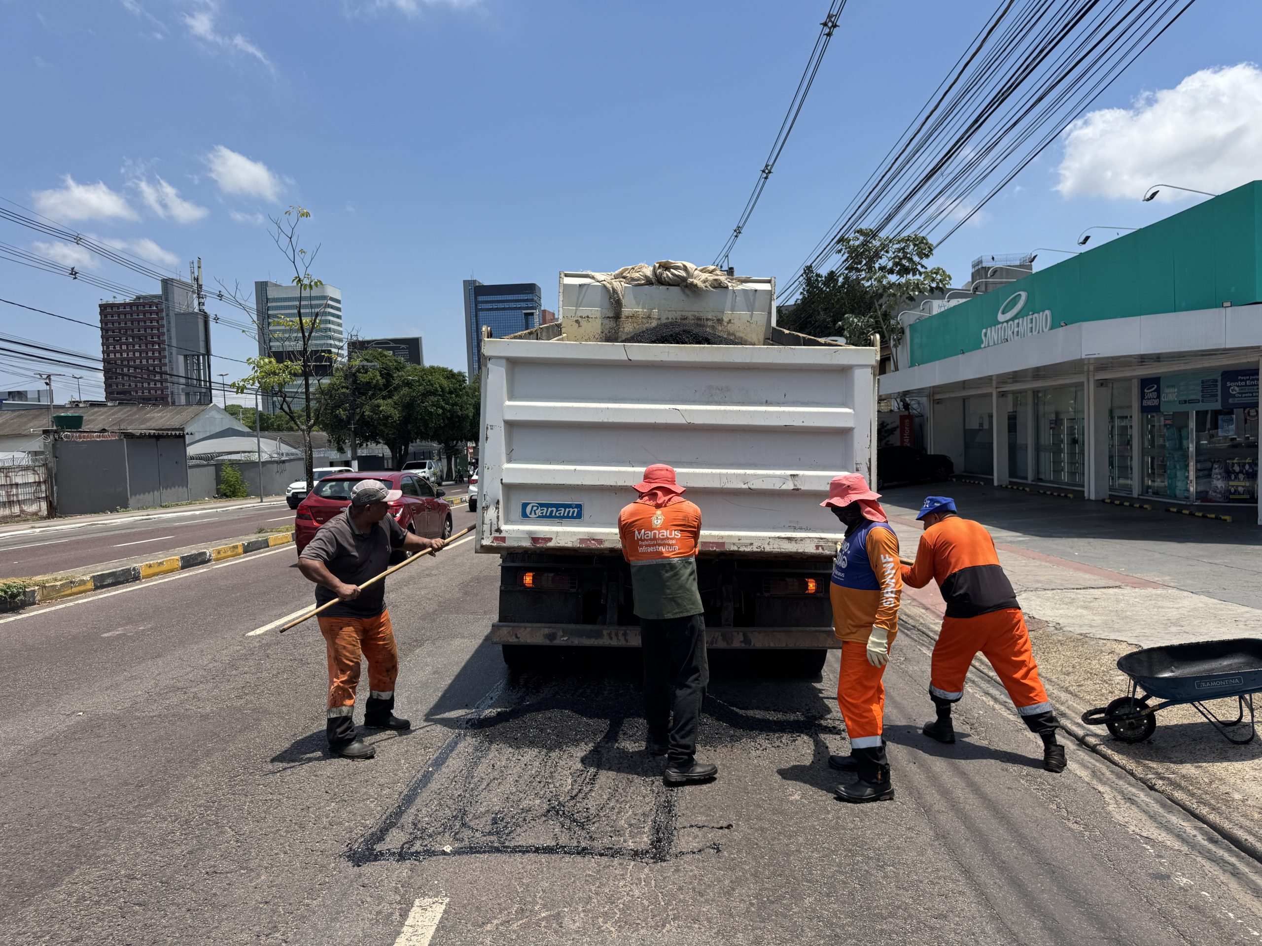Prefeitura de Manaus recupera pavimento da avenida Djalma Batista e melhora condições de tráfego