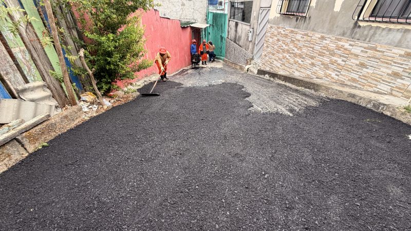 Prefeitura de Manaus atende moradores e recupera pavimento do beco Rio Umatumã, no Petrópolis