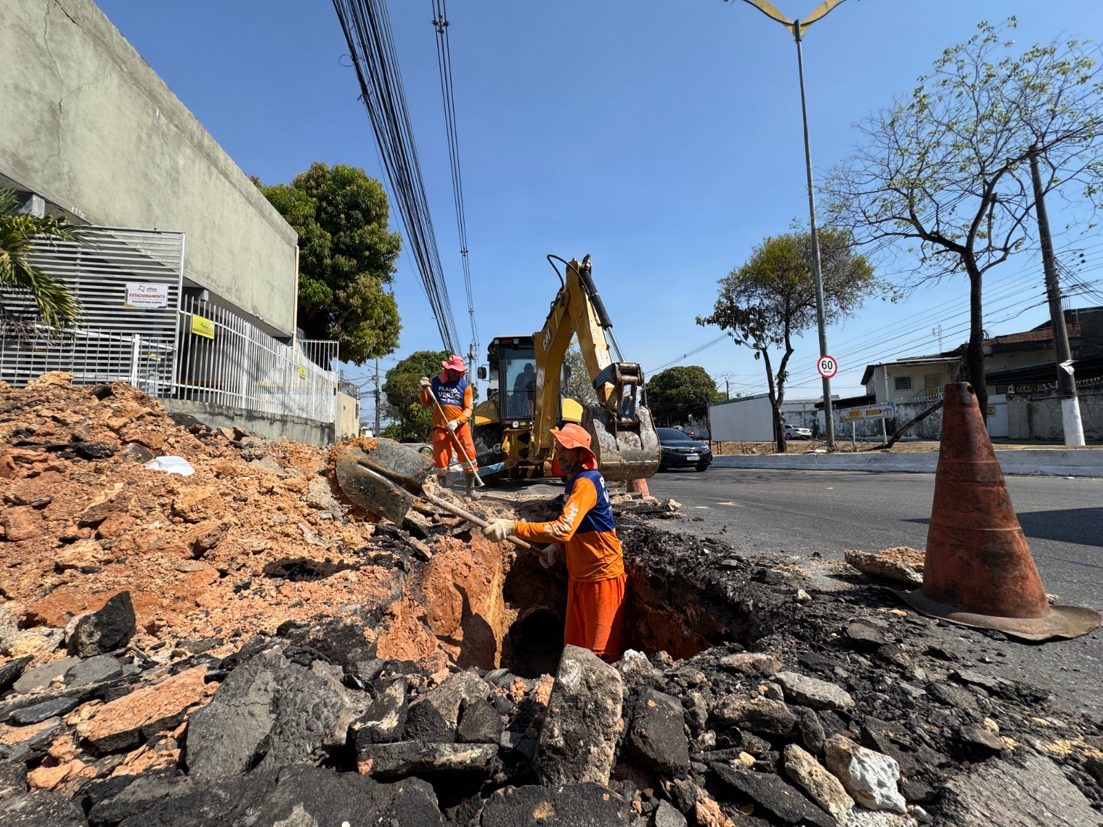 Prefeitura de Manaus recupera sistema de rede de drenagem profunda na avenida General Rodrigo Otávio e reforça prevenção de transtornos