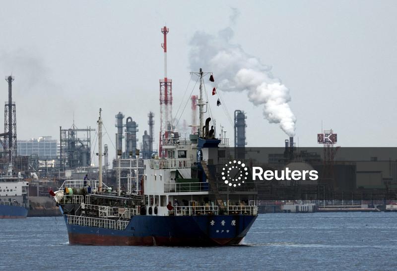 Petróleo fecha com queda de 2,5% diante de sinais de recuperação das exportações do Oriente Médio