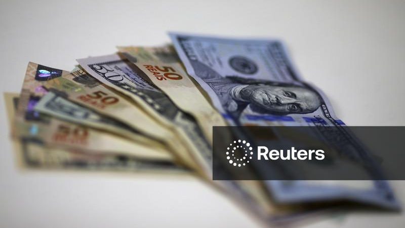Dólar cai a R$5,1080 sob influência do exterior