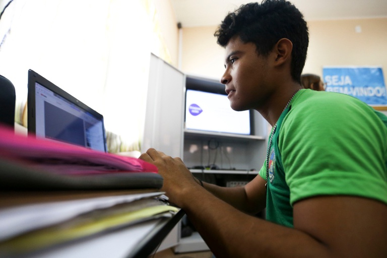 Aplicativo MEC Idiomas oferece cursos gratuitos de inglês e espanhol, do básico ao avançado