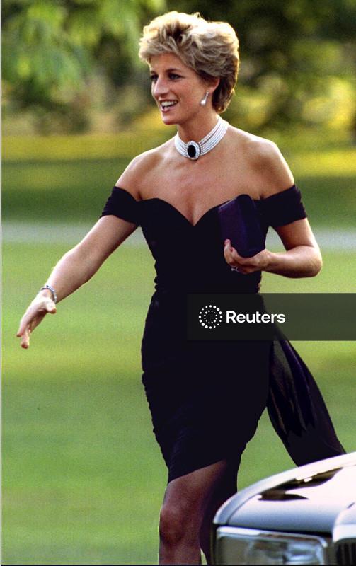 “Vestido da vingança” mostra apelo duradouro da princesa Diana em meio à guerra de palavras na família real