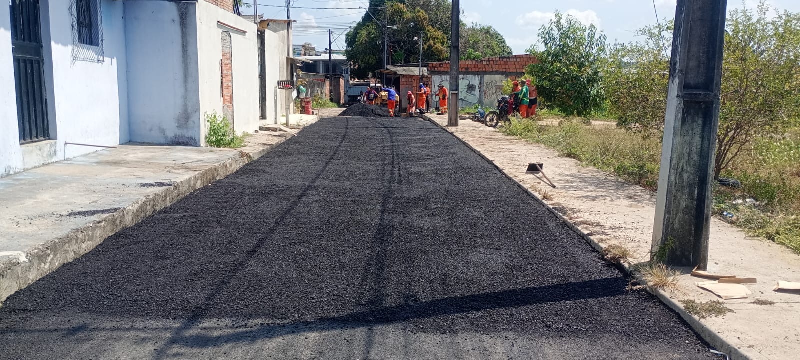 Prefeitura de Manaus abre nova frente de manutenção asfáltica no Jorge Teixeira e melhora acesso para moradores da zona Leste