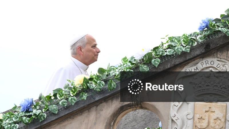 Papa Leão se compromete a acabar com abusos em encontro com vítimas na França