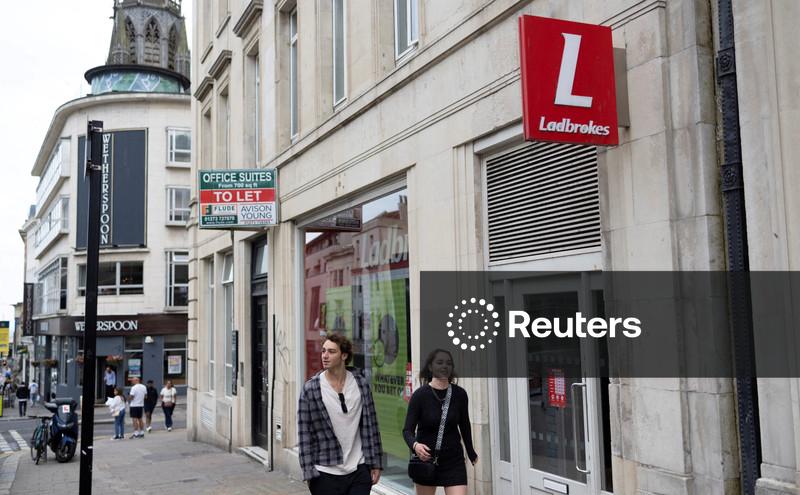 Britânica Entain reduz previsão de receita online após proibição das bets no Brasil