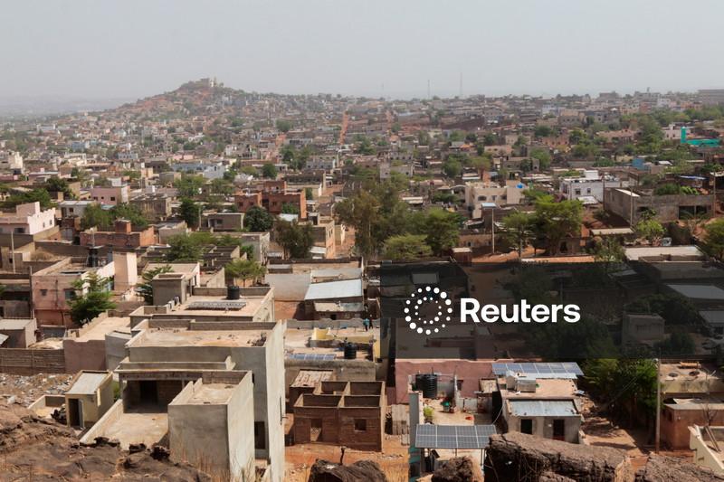Militantes ligados à Al Qaeda mataram mais de 100 soldados no Mali, dizem fontes