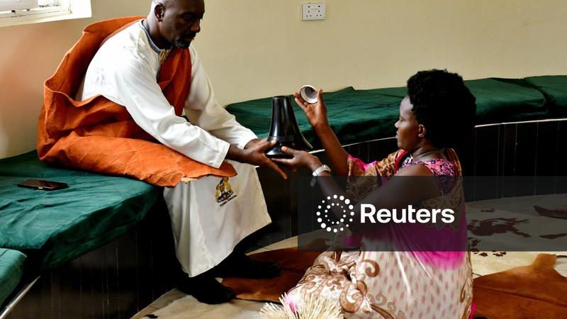Ex-apresentador de TV vira rei em Uganda após disputa pela sucessão