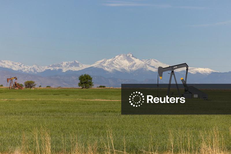 Preço do petróleo cai com Arábia Saudita oferecendo mais petróleo por meio de Omã