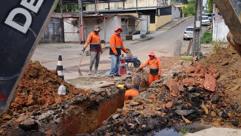Prefeitura de Manaus atende moradores na rua Pico das Águas e recupera drenagem no São Geraldo