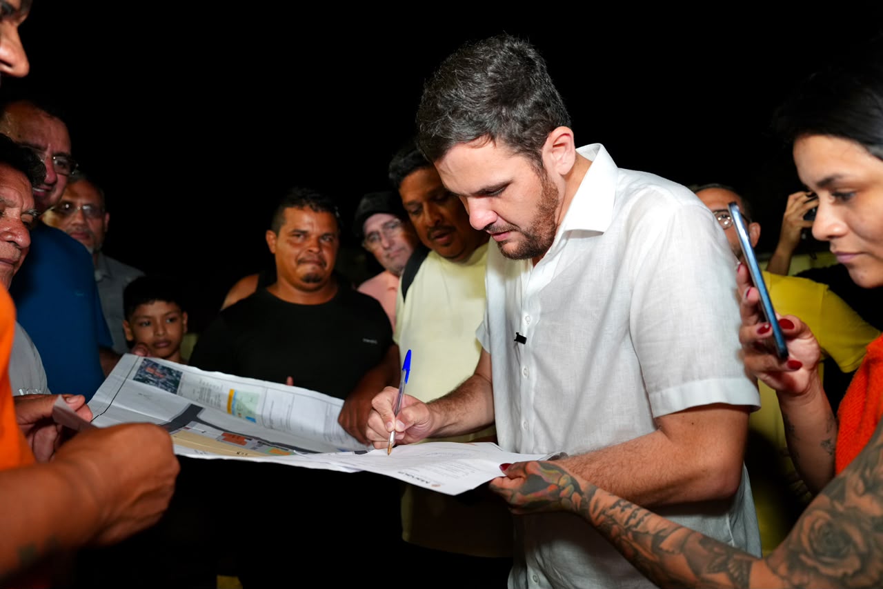 Prefeito Renato Junior assina ordem de serviço ao lado de moradores e autoriza início da reforma do Centro de Convivência do bairro Redenção