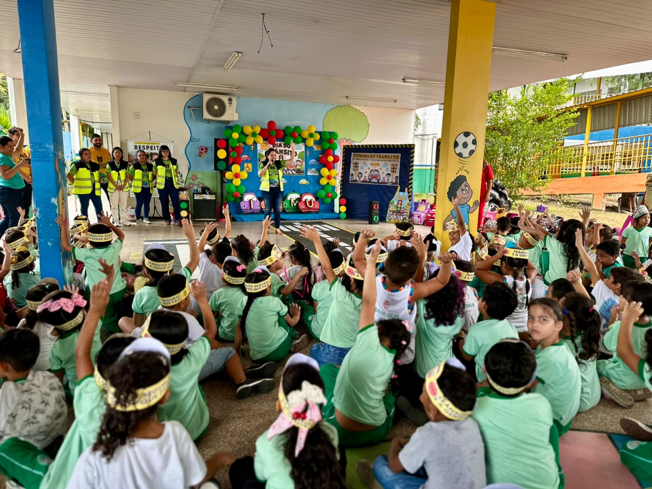 Prefeitura de Manaus promove ação educativa com alunos da educação infantil sobre regras de segurança no trânsito
