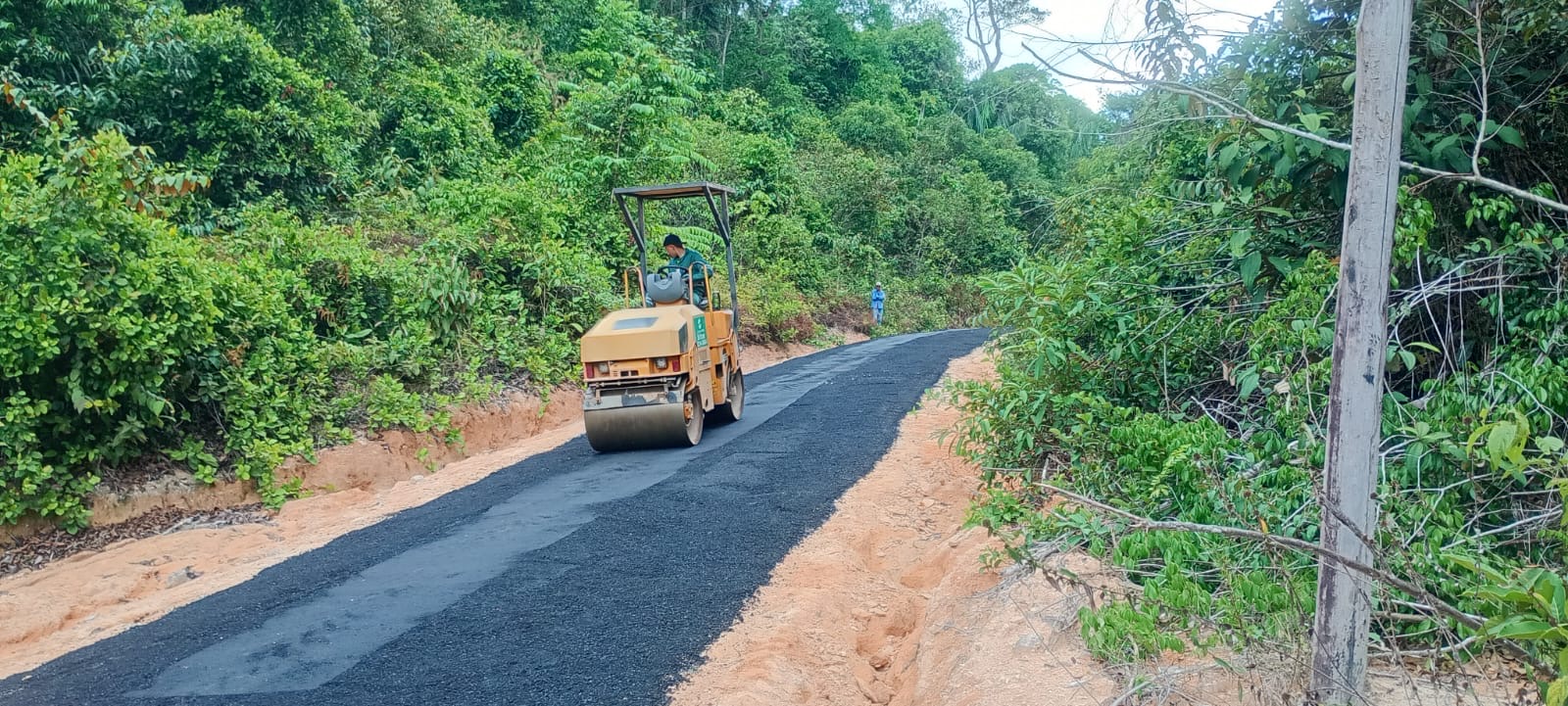 Prefeitura de Manaus pavimenta ladeiras no ramal ZF5 e melhora acesso na zona rural