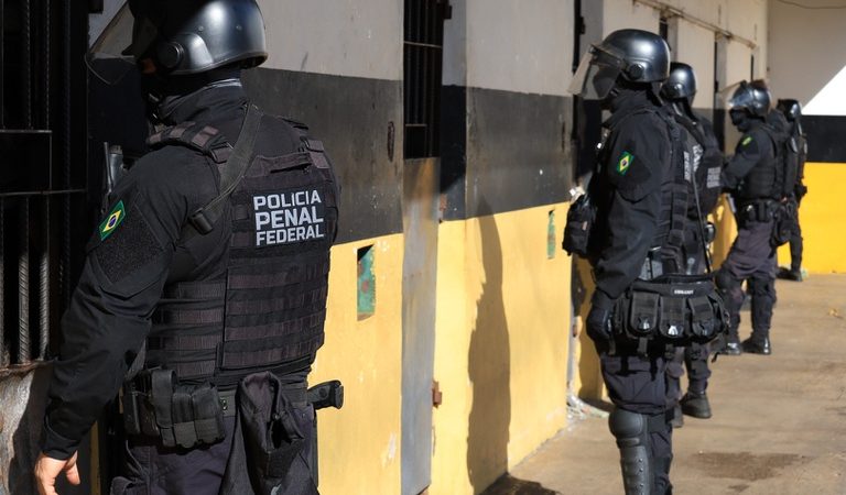 Sob coordenação federal, forças policiais fazem operação contra o crime organizado em presídios