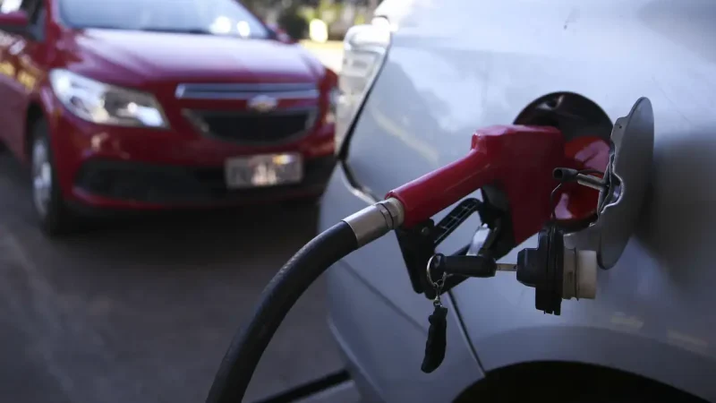 ANP aplica R$ 200 milhões em multas a distribuidoras de combustíveis por aumento de preço abusivo