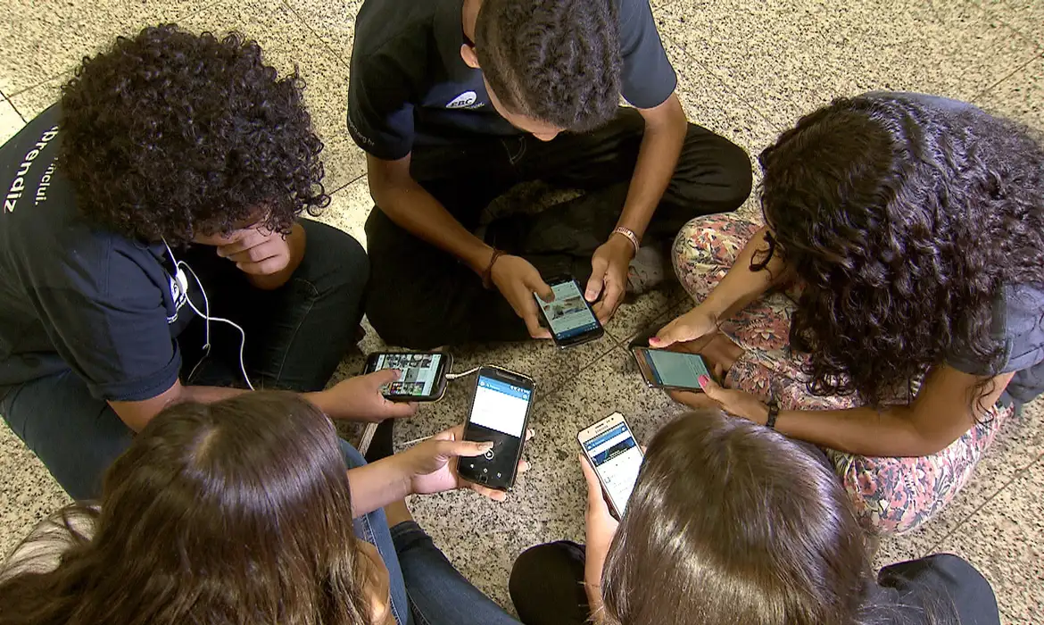 Segurança digital: como proteger crianças e adolescentes no ambiente online
