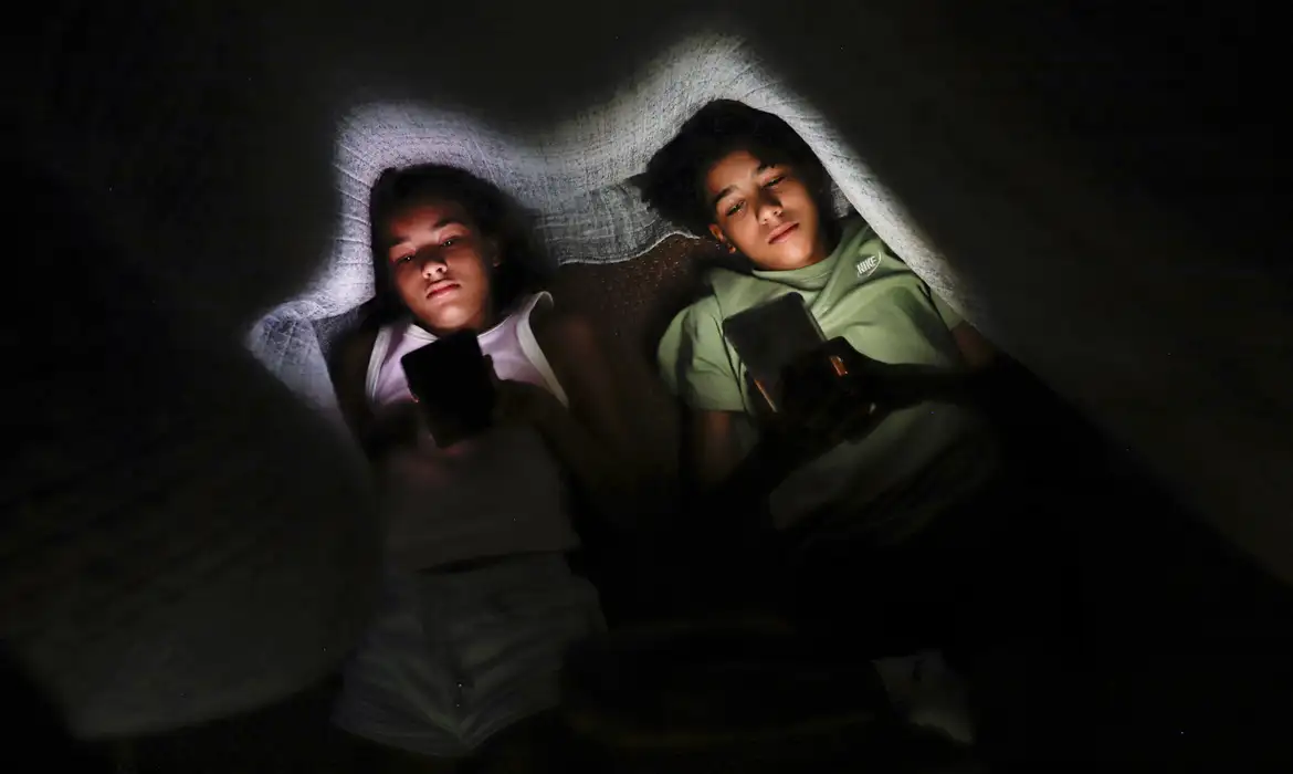 ECA Digital completa um ano e estabelece maior proteção para crianças e adolescentes