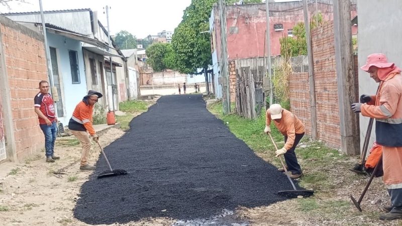 Prefeitura de Manaus leva asfalto para a travessa Santo Antônio e transforma acesso no bairro Tarumã