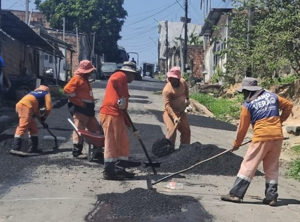 Prefeitura de Manaus reforça infraestrutura da comunidade Campos Sales e melhora trafegabilidade no bairro Tarumã