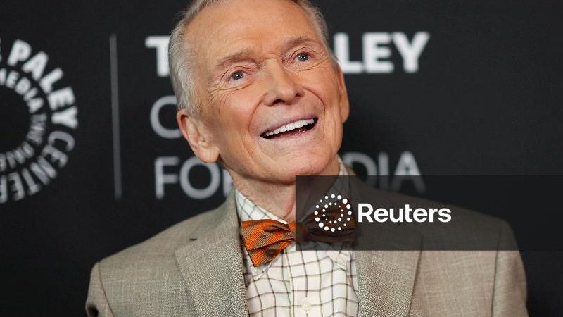 Bob Mackie, estilista das estrelas, morre aos 87 anos
