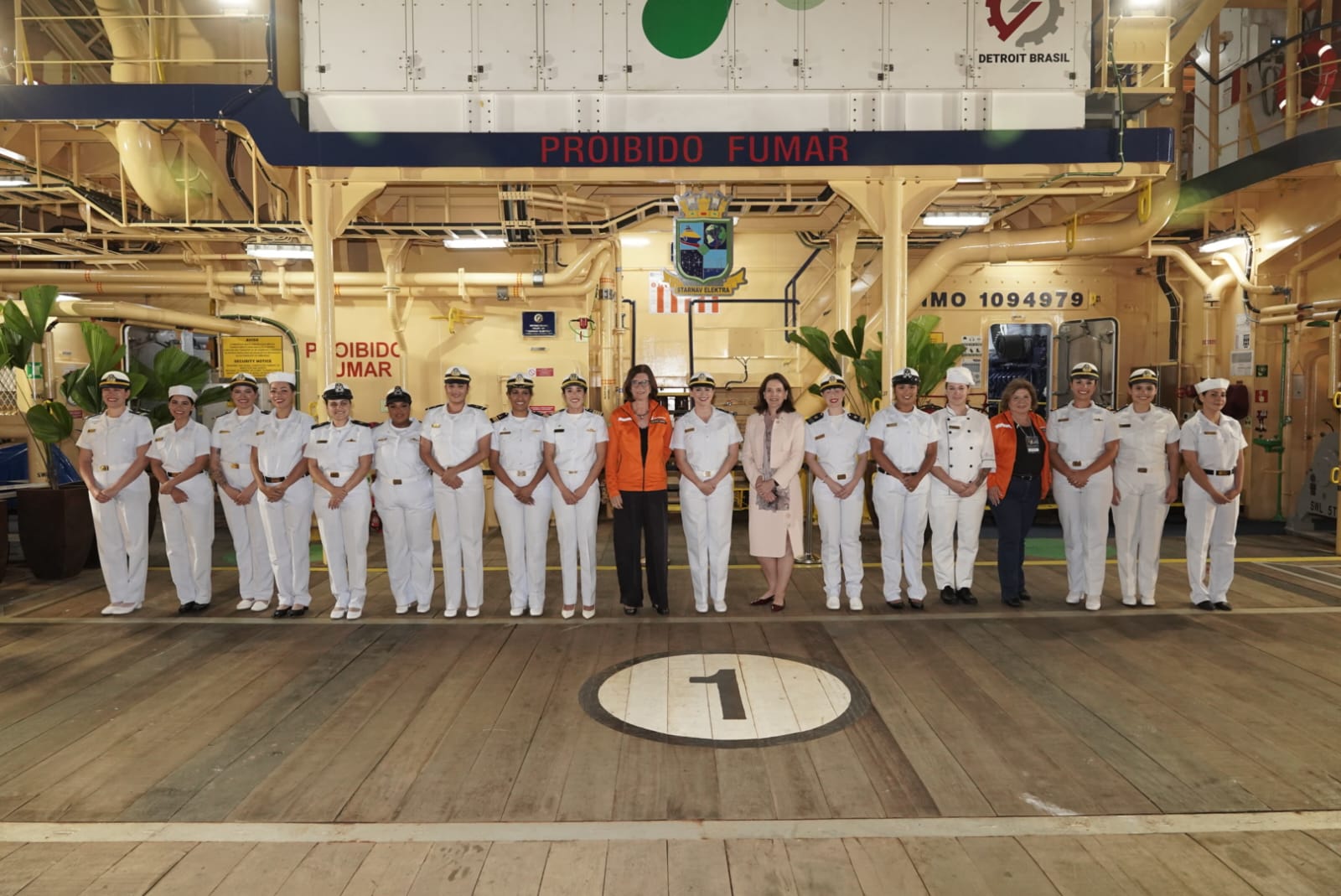 Construído no Brasil, navio afretado pela Petrobras ganha o mar com tripulação 100% feminina