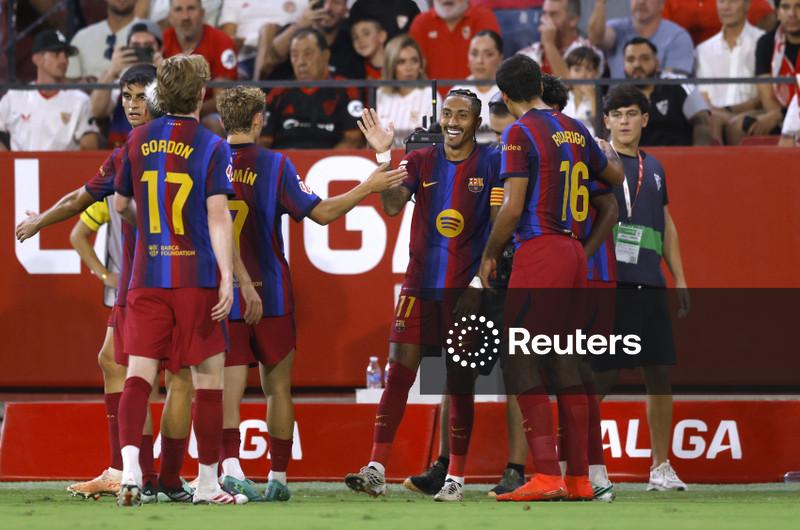 Raphinha se reinventa no Barcelona e Deco diz que “Julián Álvarez é passado”