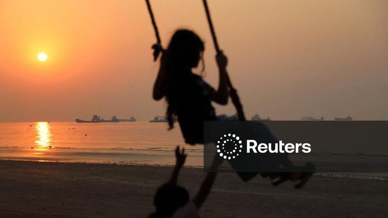 Petróleo fecha em leve alta por preocupações com oferta, enquanto Trump rejeita proposta do Irã