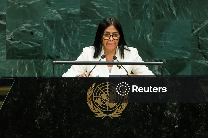 Presidente interina da Venezuela promete eleições