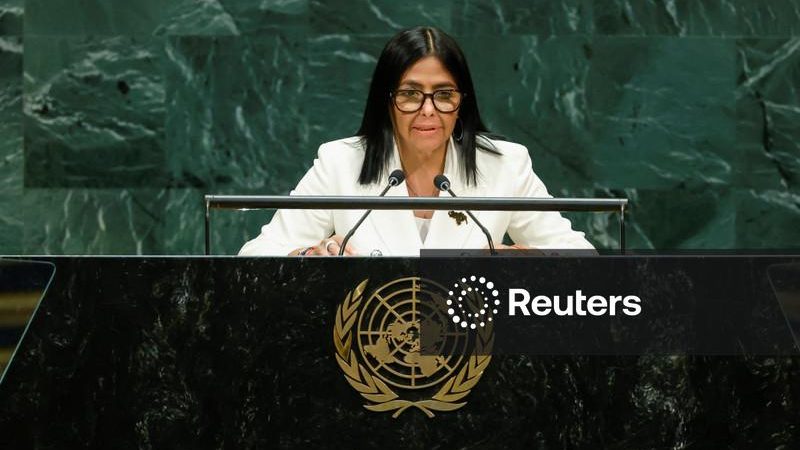 Presidente interina da Venezuela promete eleições